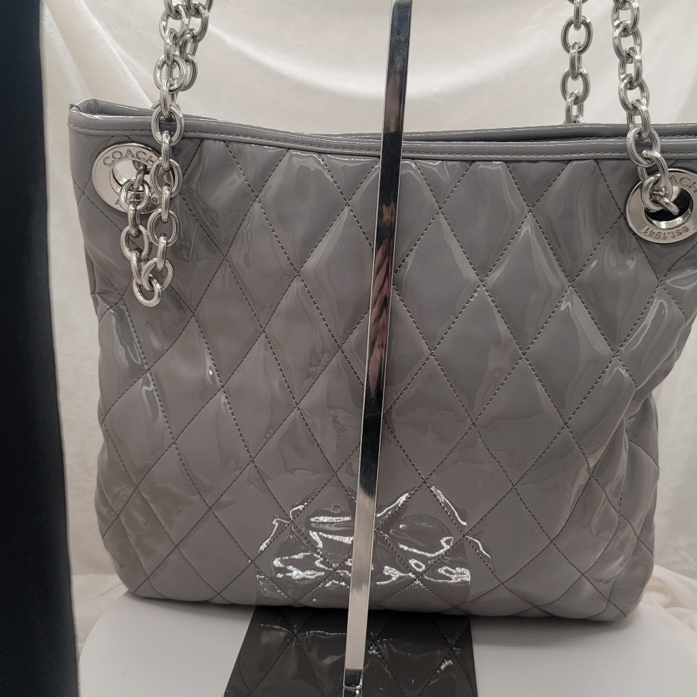 Coach 18673 Poppy Liquid Glass Quilted Shoulder BAG - Picture 4 of 9